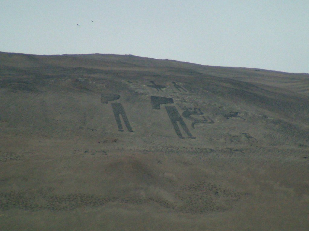 01-Geoglyfen on the hills along the Lluta valley.jpg - Geoglyfen on the hills along the Lluta valley